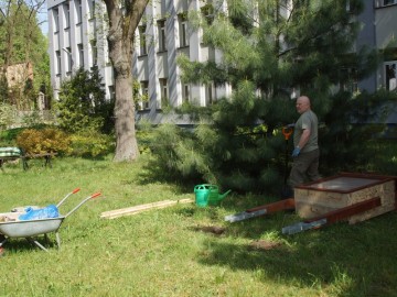 Hotel dla pszczół samotnic w Zespole Szkół Ponadpodstawowych w Przedborzu., 